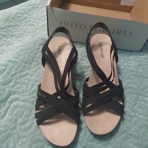 Life Stride Women's Black Crisscross Sandals